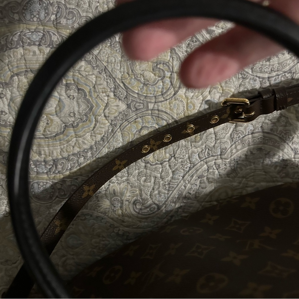 Louis Vuitton Brown/khaki Monogram Pallas Shoulder Bag
Rare find - Picture 9 of 11